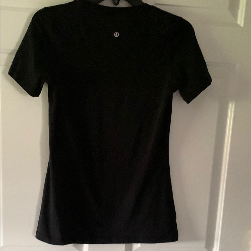 ❌❌SOLD❌❌SOLD❌❌Lululemon Classic Black Women's T-Shirt - Picture 3 of 4